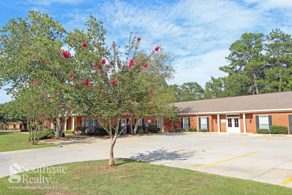 South 28th Ave. Office Building: 1700 S 28th Ave, Hattiesburg, MS 39402